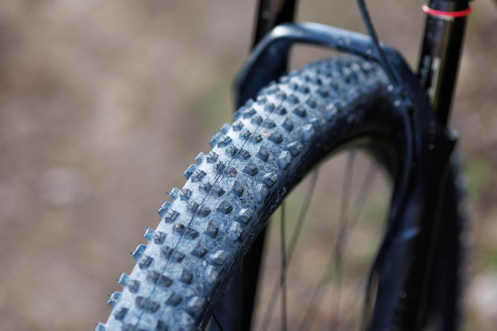 pneu-de-velo-vtt-zleen-tiger-pro Test du pneu VTT Zleen Tiger Pro sur sentier technique en montagne