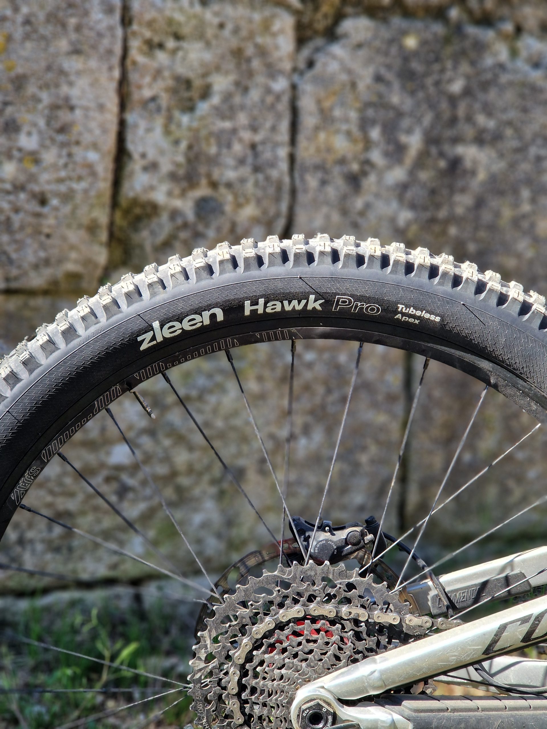 test terrain pneu vtt gravity zleen hawk